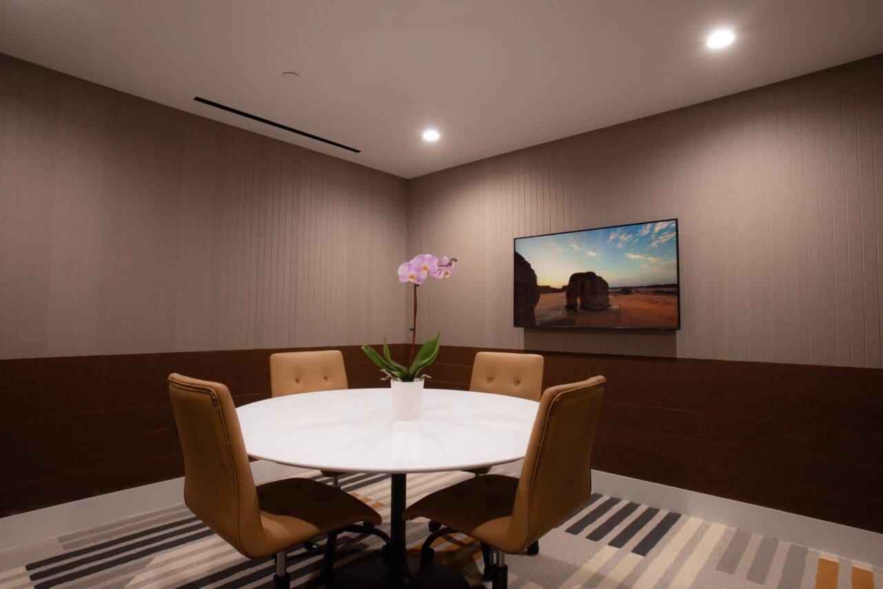 20250327_FETNER_Italic-ActiveLounge_2052_high